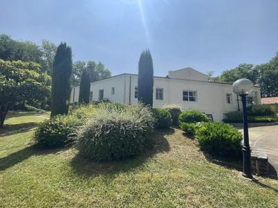 Maison en pierre - 247 m² - 8 pièces