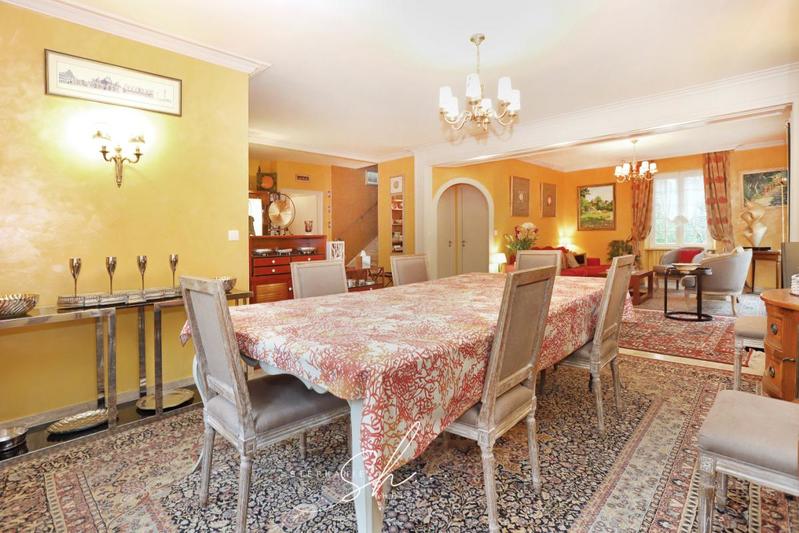 Maison - 380 m² - 14 pièces