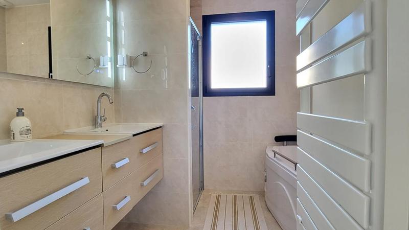 Maison - 96 m² - 4 pièces