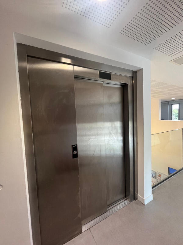 Bureau - 97 m² - 5 pièces