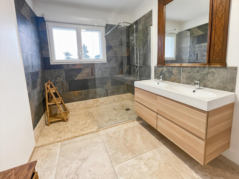 Propriété - 260 m² - 9 pièces