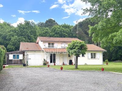 Maison - 180 m² - 5 pièces