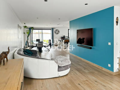 Maison - 202 m² - 8 pièces