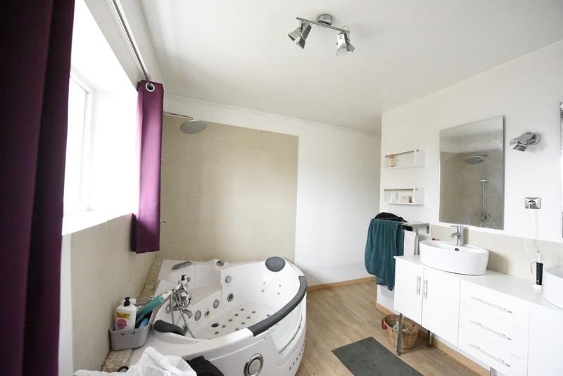 Maison - 235 m² - 6 pièces