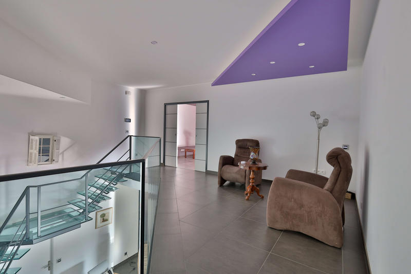 Maison - 283 m² - 6 pièces