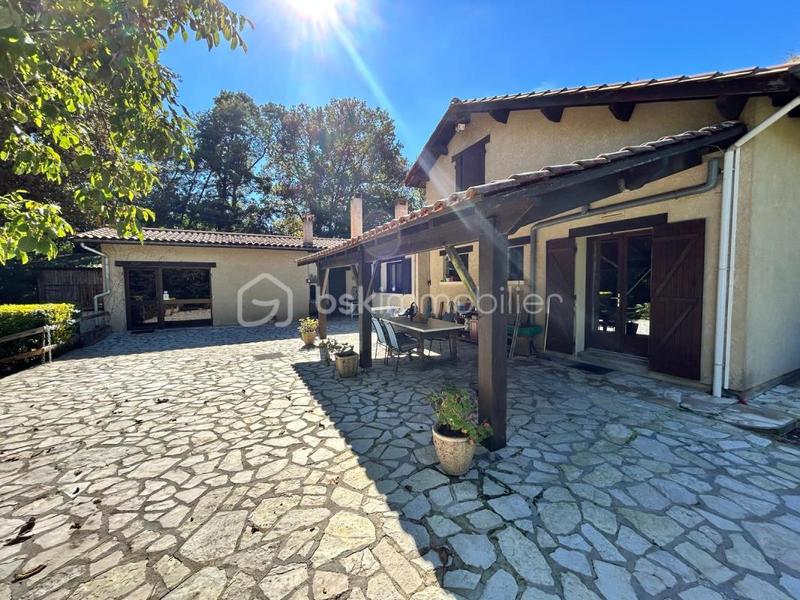 Maison - 208 m² - 6 pièces