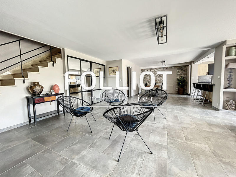 Maison - 286 m² - 7 pièces