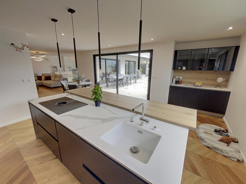 Villa - 218 m² - 6 pièces