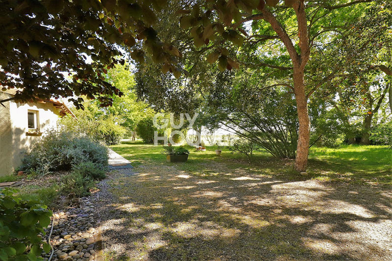 Maison - 250 m² - 8 pièces