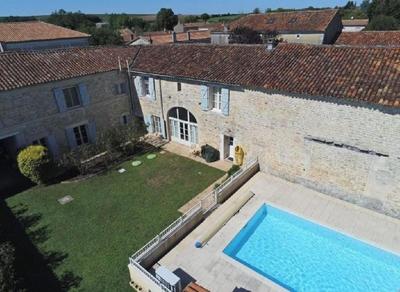 Maison - 392 m² - 10 pièces