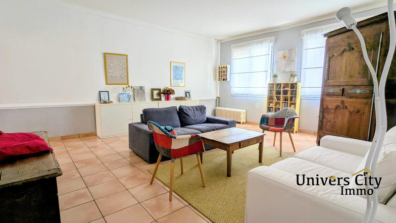 Maison - 235 m² - 9 pièces