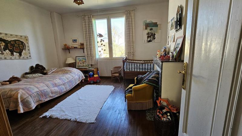 Propriété - 223 m² - 9 pièces