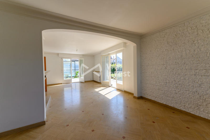 Maison - 180 m² - 8 pièces