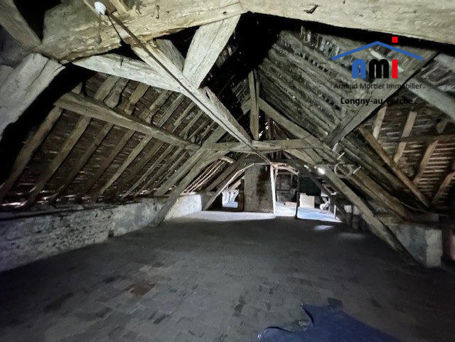 Maison - 215 m² - 9 pièces