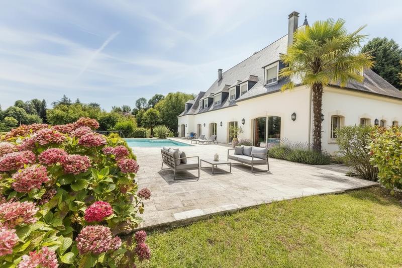 Maison - 396 m² - 9 pièces