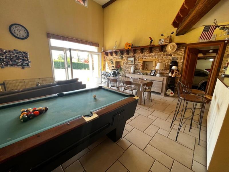 Maison en pierre - 284 m² - 7 pièces
