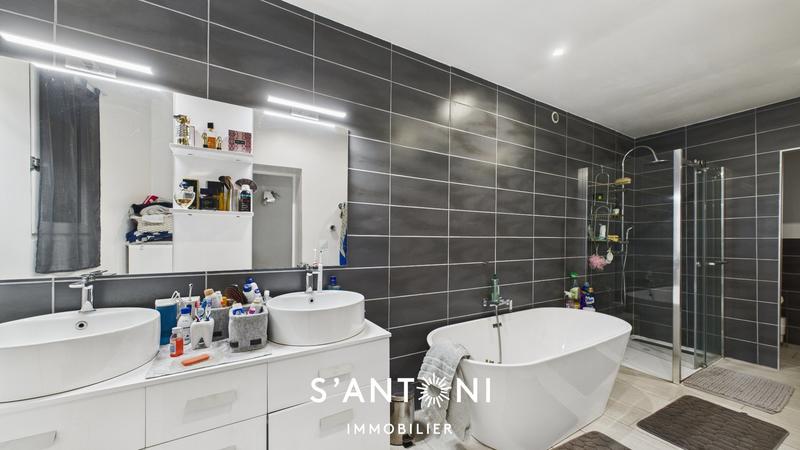 Maison - 380 m² - 11 pièces