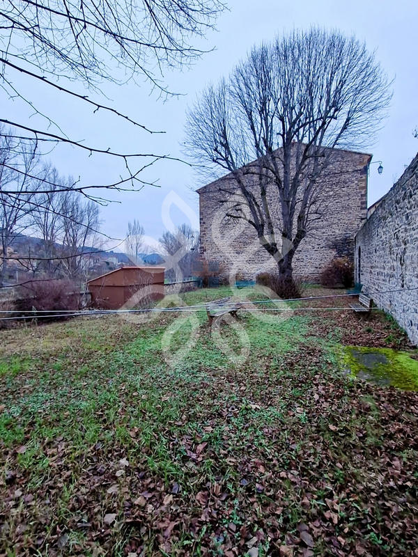 Propriété - 380 m² - 27 pièces