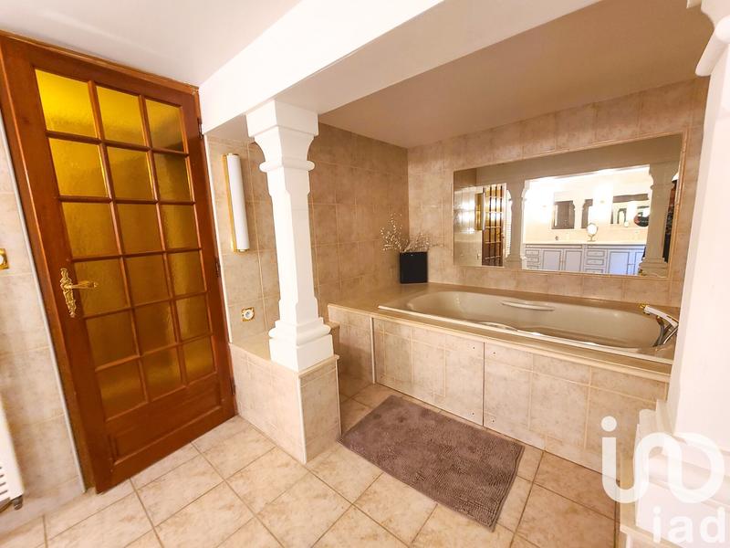 Maison - 284 m² - 10 pièces