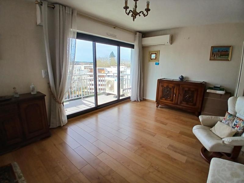 Appartement - 100 m² - 5 pièces