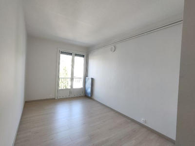 Appartement - 77 m² - 7 pièces
