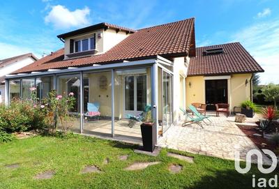 Maison - 180 m² - 8 pièces