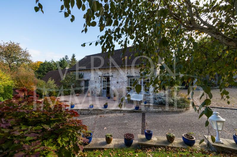 Maison traditionnelle - 270 m² - 8 pièces