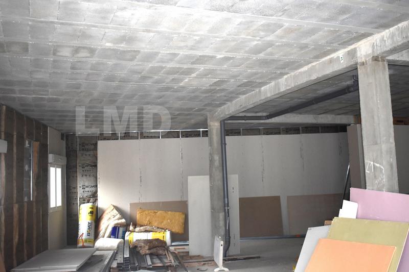 Local commercial - 180 m² - 1 pièce