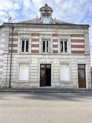 Maison - 213 m² - 10 pièces