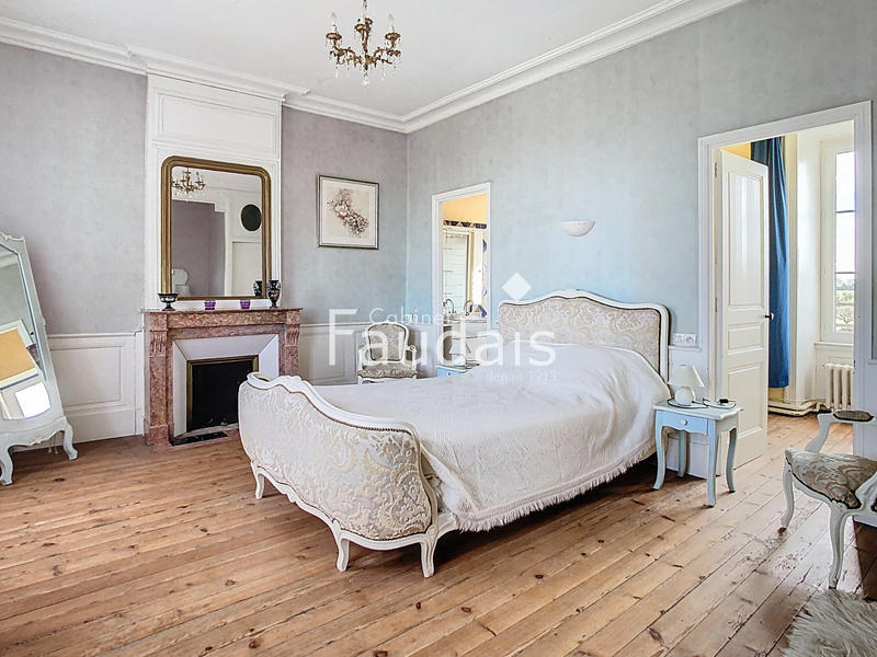 Propriété - 330 m² - 10 pièces