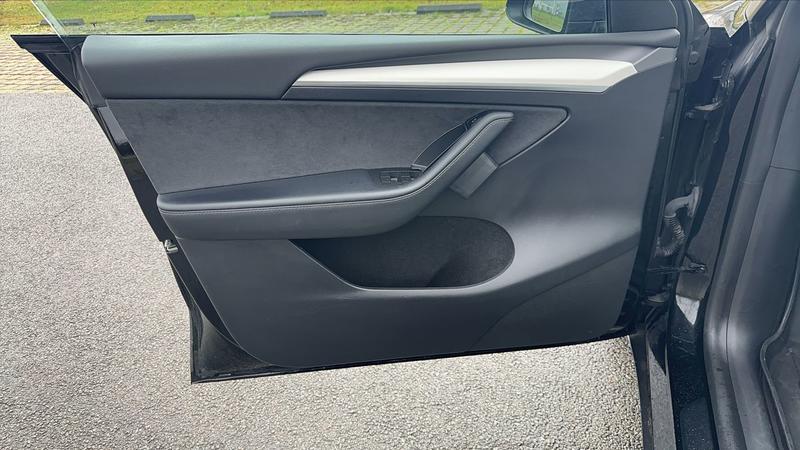 Tesla Model y 351 Dual motor Awd Long Range