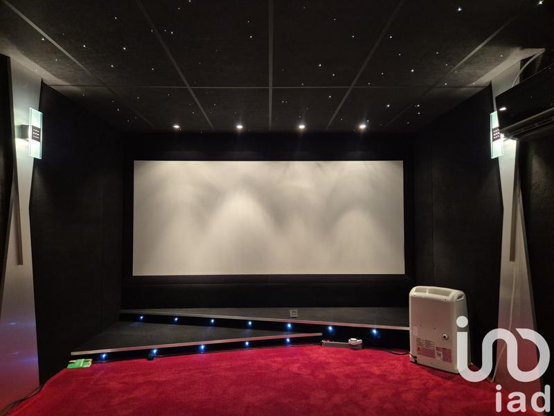 Maison - 300 m² - 8 pièces