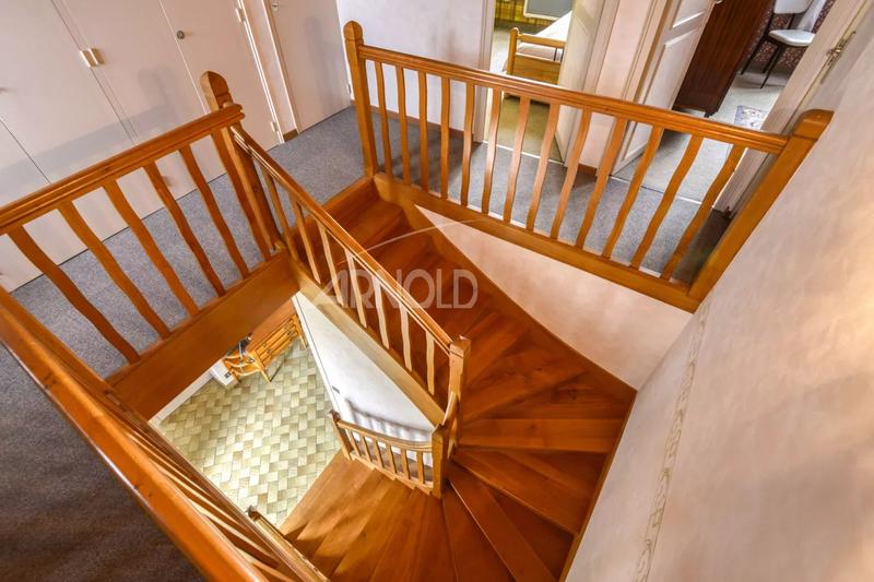 Maison - 336 m² - 7 pièces