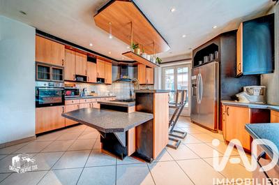 Maison - 247 m² - 7 pièces