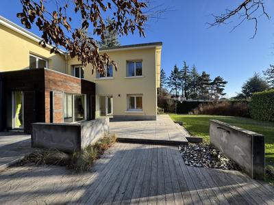 Villa - 281 m² - 9 pièces
