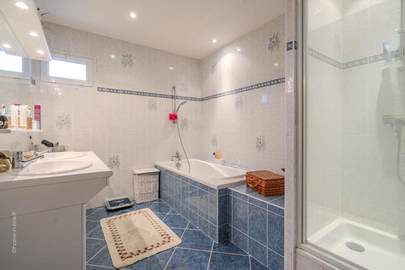 Maison - 181 m² - 7 pièces