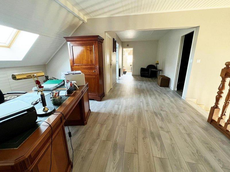 Villa - 244 m² - 9 pièces