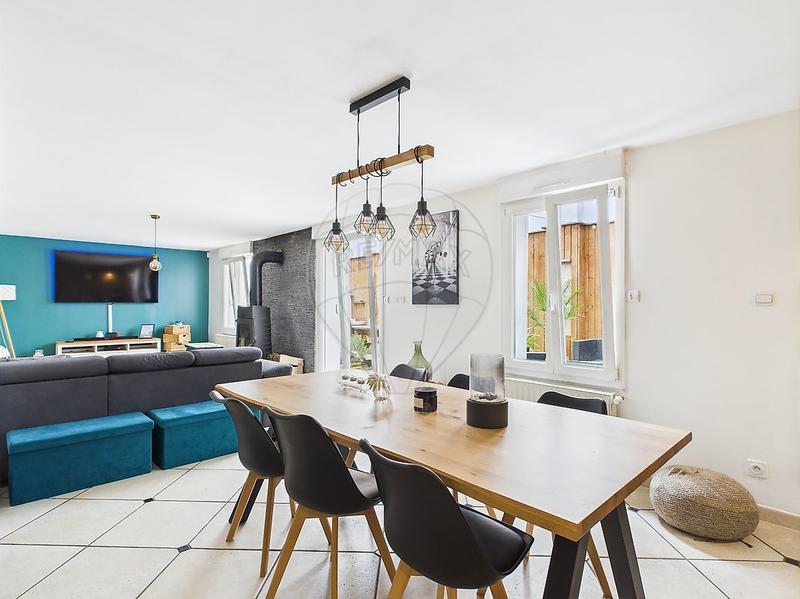 Maison - 233 m² - 8 pièces