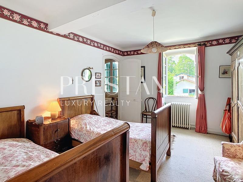 Maison - 285 m² - 7 pièces