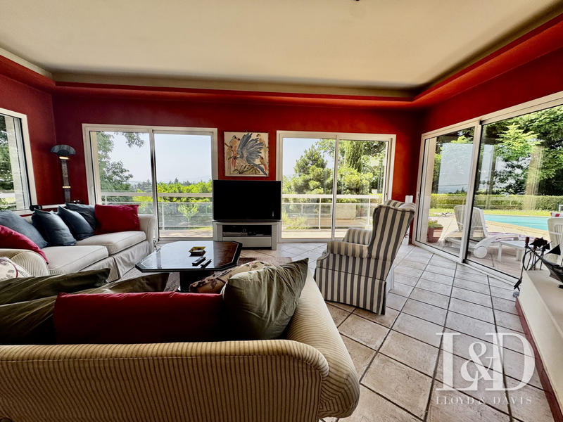 Maison - 313 m² - 9 pièces