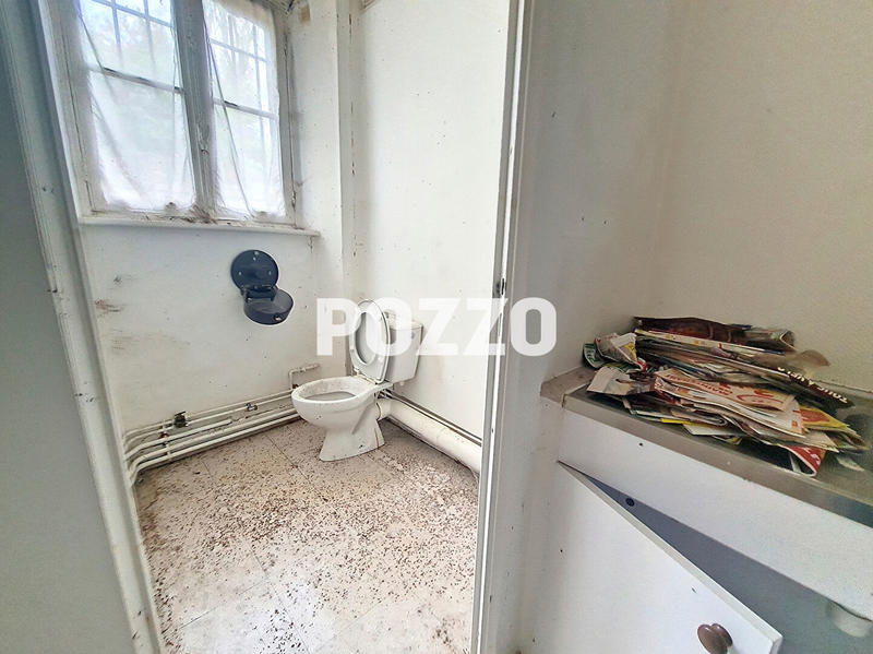 Local commercial - 132 m² - 7 pièces