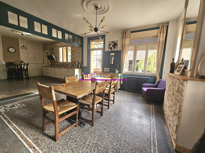 Maison - 182 m² - 10 pièces