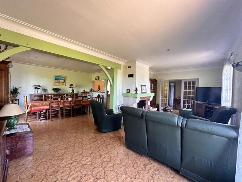 Maison - 180 m² - 6 pièces