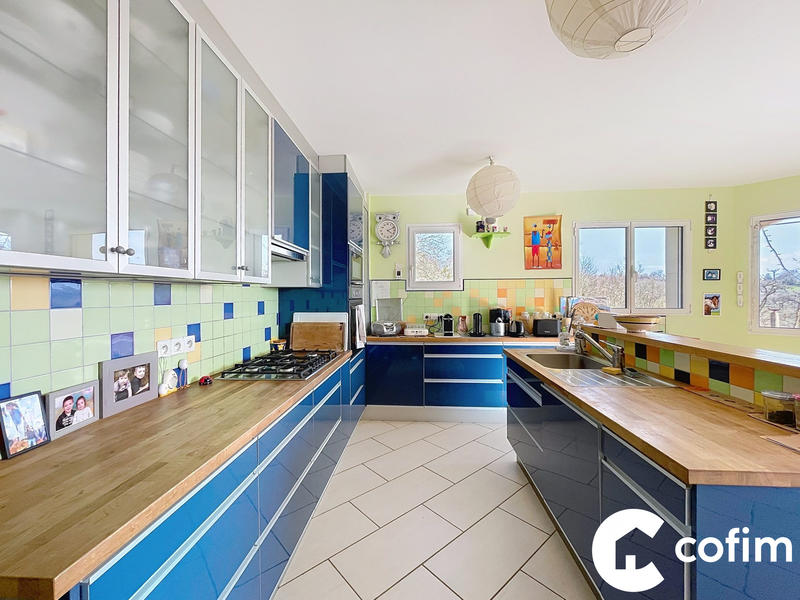 Maison - 237 m² - 10 pièces