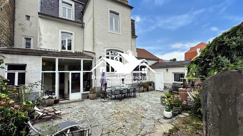 Maison - 399 m² - 14 pièces