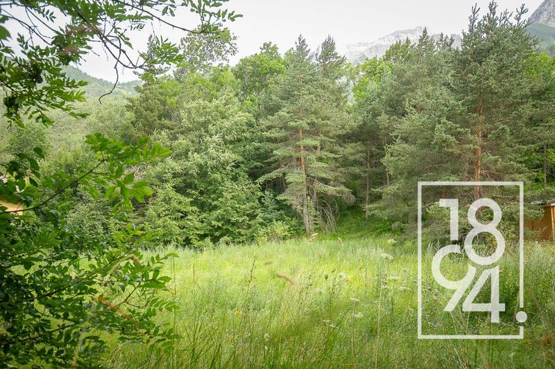 Terrain constructible - 1 570 m²