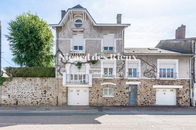 Maison - 210 m² - 8 pièces