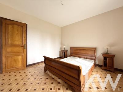 Maison - 180 m² - 10 pièces