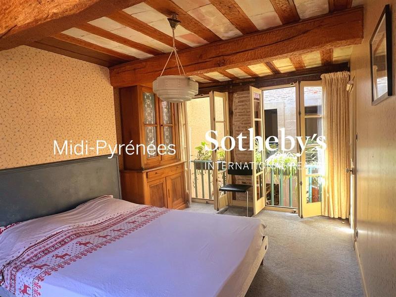 Maison - 377 m² - 12 pièces