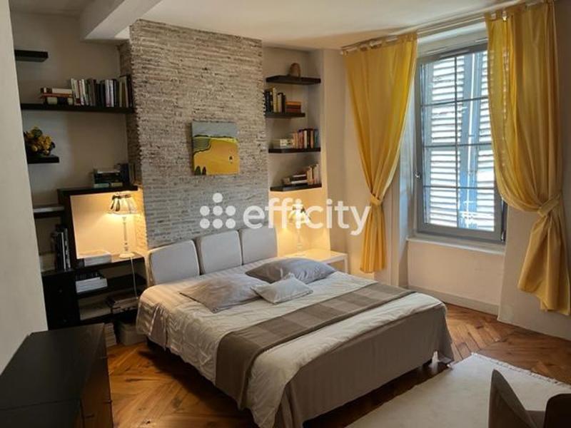 Maison - 395 m² - 12 pièces